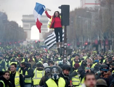 Γαλλία: Μαζικές διαδηλώσεις - 24ωρη γενική απεργία σήμερα